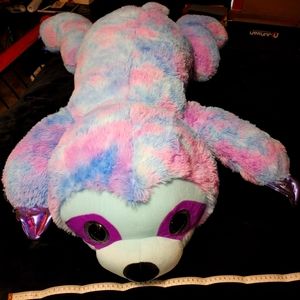 Oversized sloth 🦥